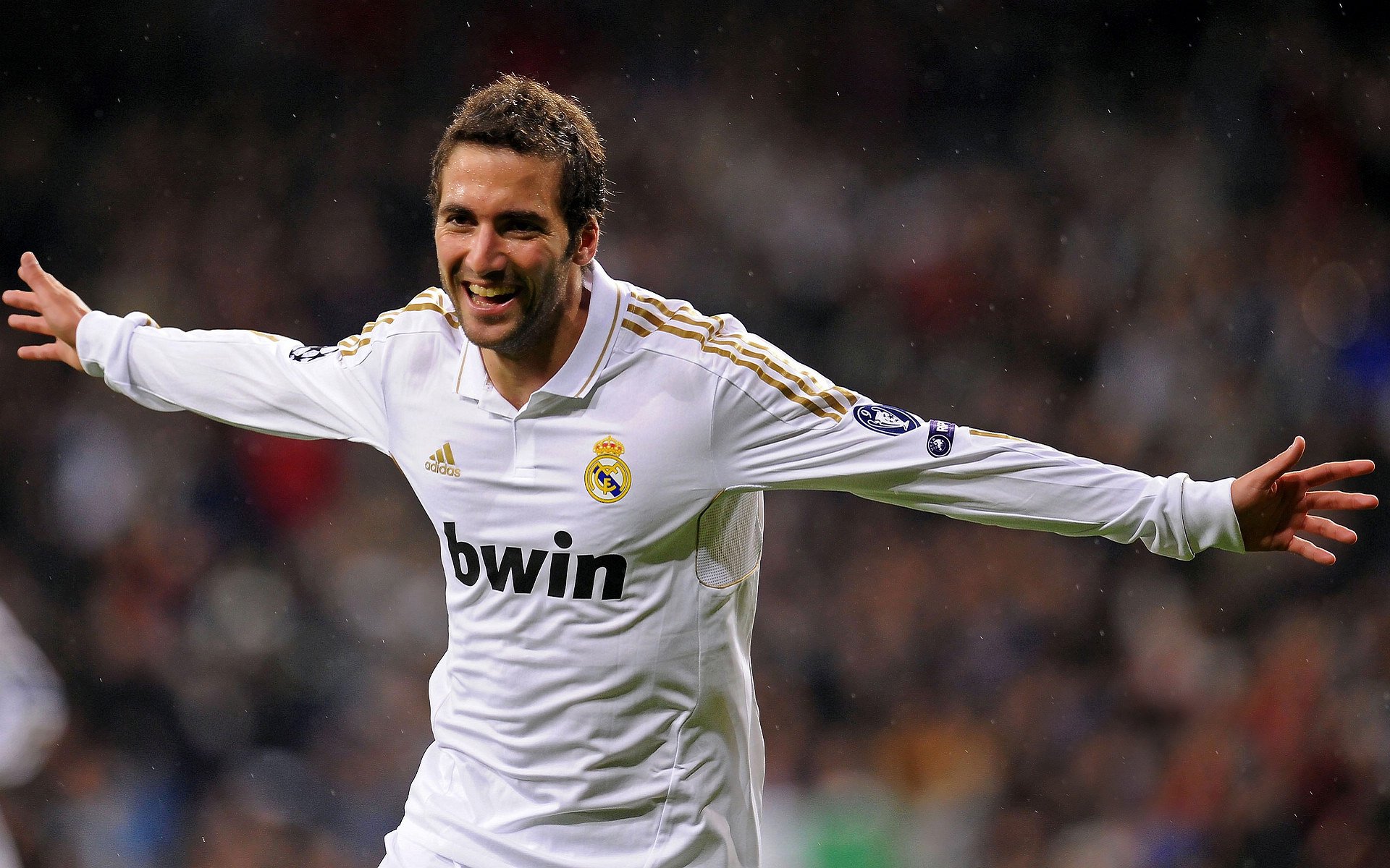 利雅得新月主场大胜强敌,利雅得新月阵容豪华