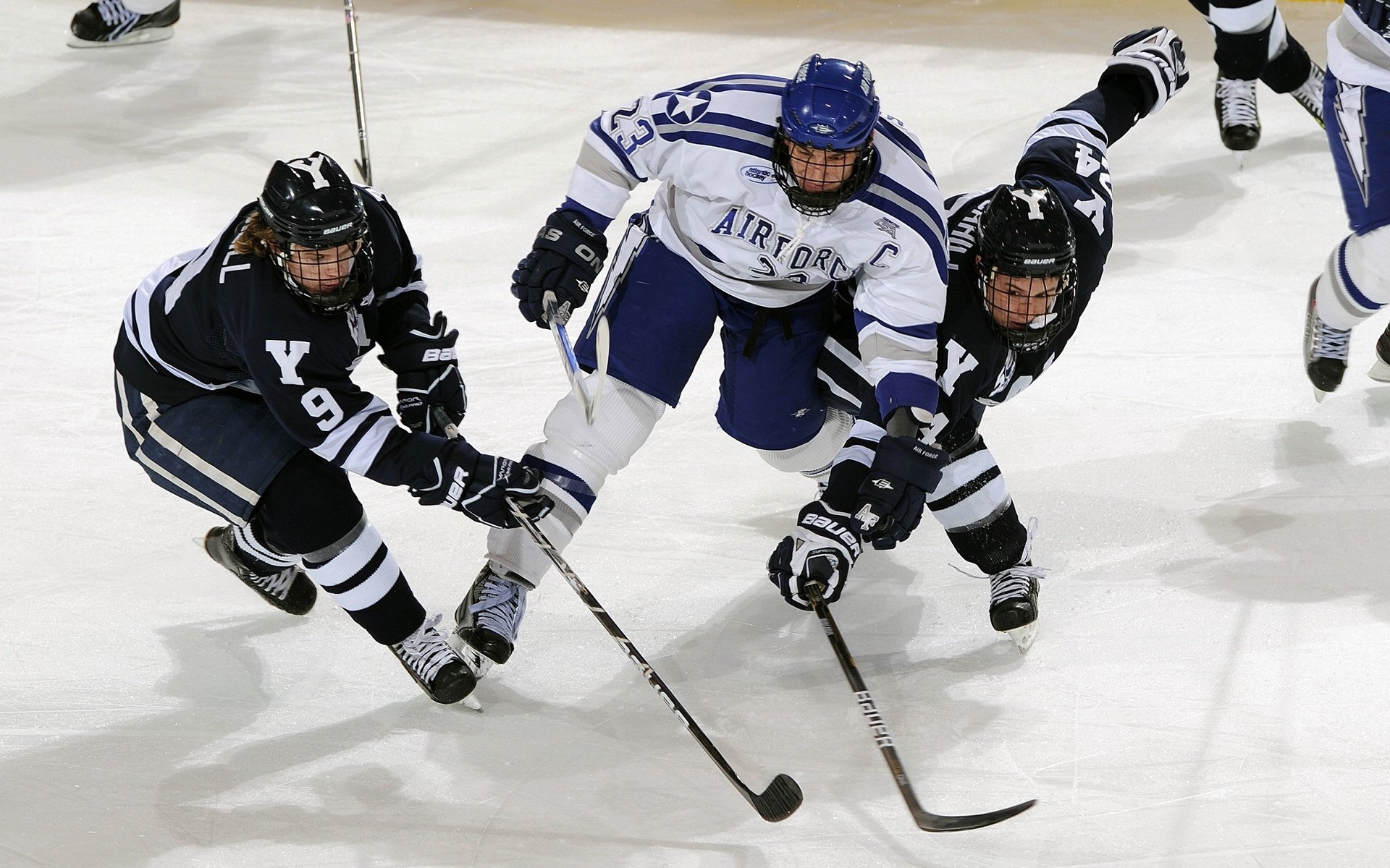 快攻推进时节奏错判是否容易导致空位浪费，快攻的阶段
