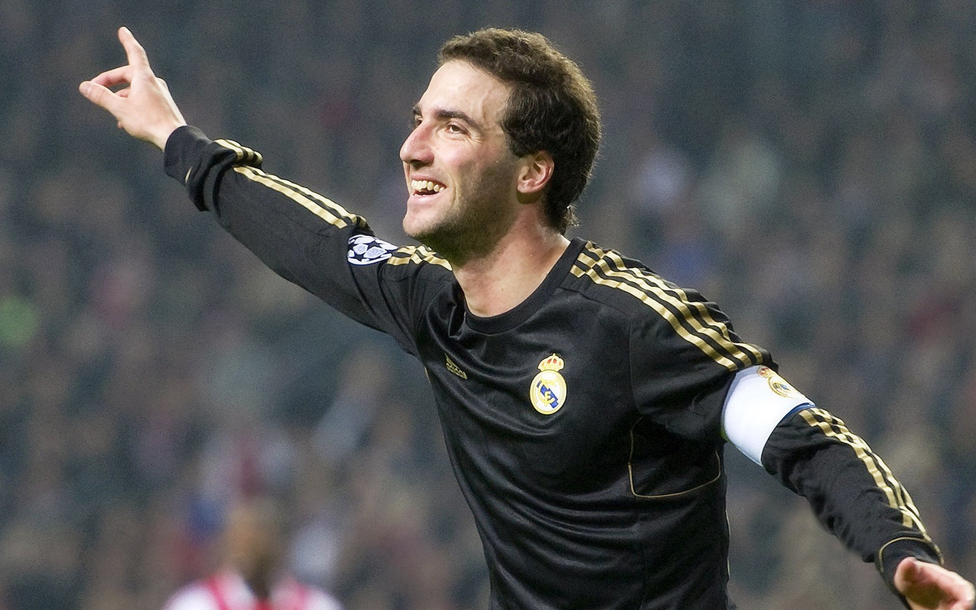 德甲攻防赛：攻势如火，防线坚韧不拔，德甲对抗