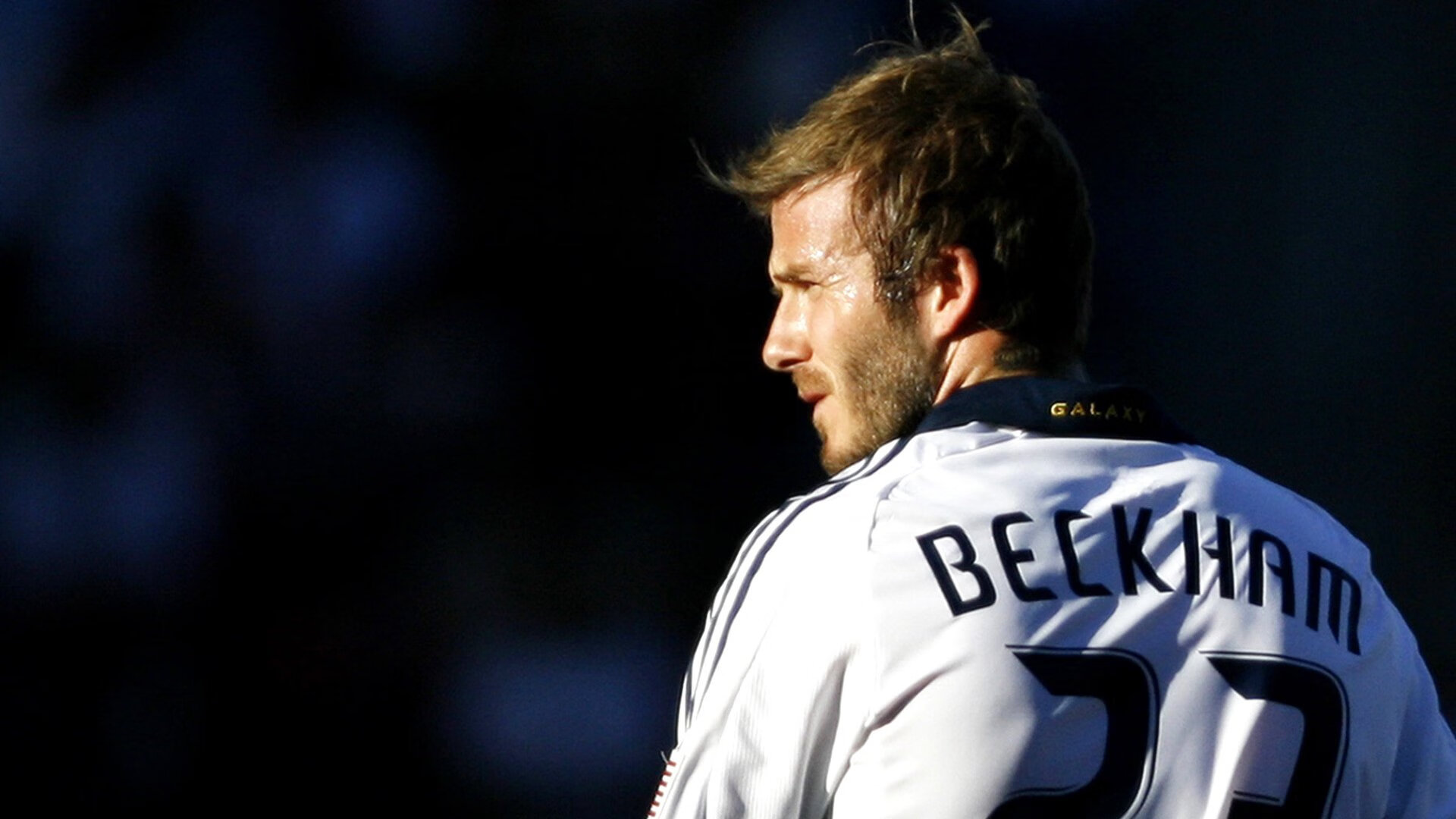 新西兰全黑队凭借无懈可击的球场控制力，战术执行完美，新西兰全黑队队员介绍